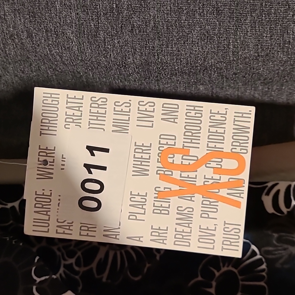 LuLaRoe Randy - Picture 4 of 4